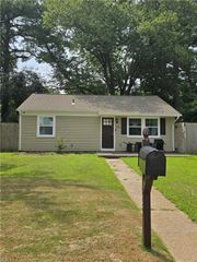 1422 Woodcrest DR, Hampton, VA 23663