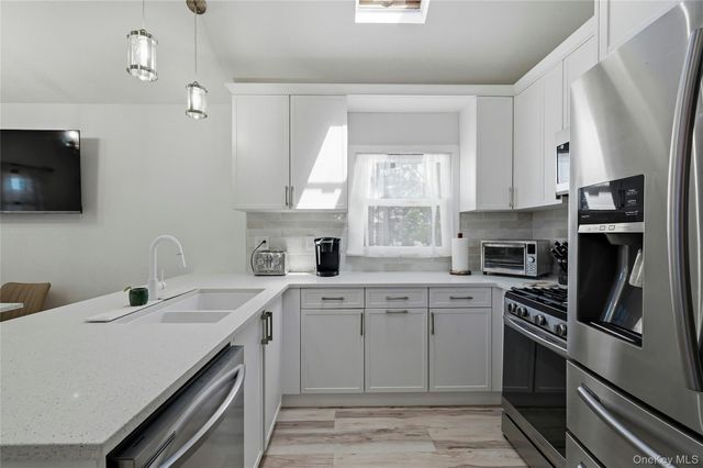 732 S 5th Street, Lindenhurst, NY 11757