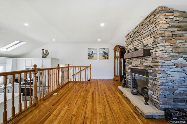 732 S 5th Street, Lindenhurst, NY 11757