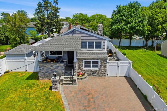 732 S 5th Street, Lindenhurst, NY 11757