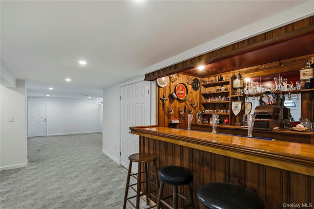732 S 5th Street, Lindenhurst, NY 11757