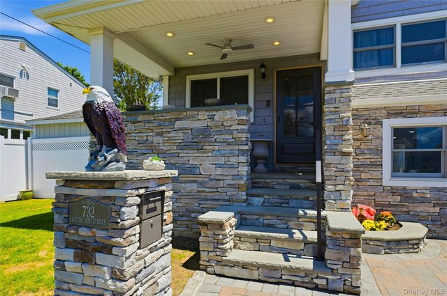732 S 5th Street, Lindenhurst, NY 11757