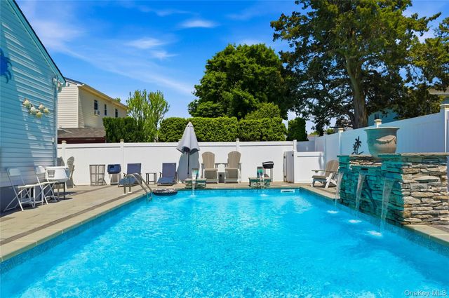 732 S 5th Street, Lindenhurst, NY 11757