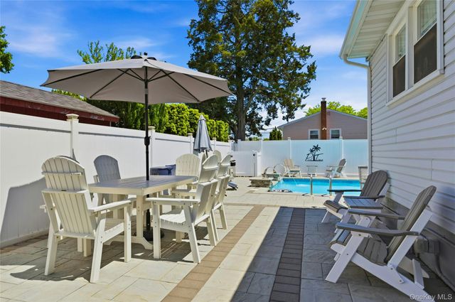 732 S 5th Street, Lindenhurst, NY 11757