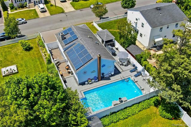 732 S 5th Street, Lindenhurst, NY 11757