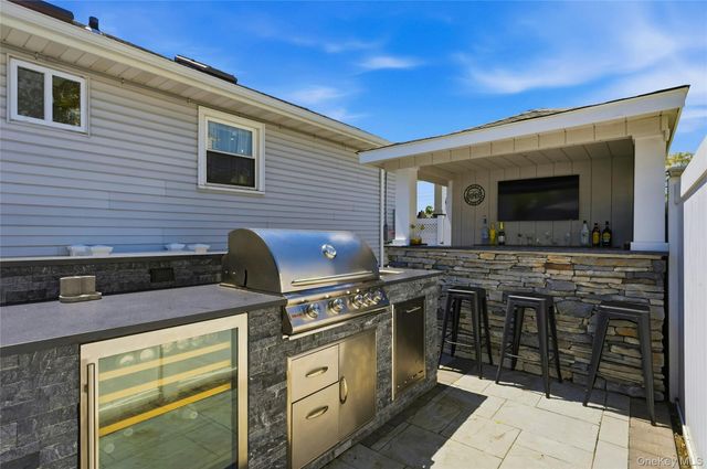 732 S 5th Street, Lindenhurst, NY 11757