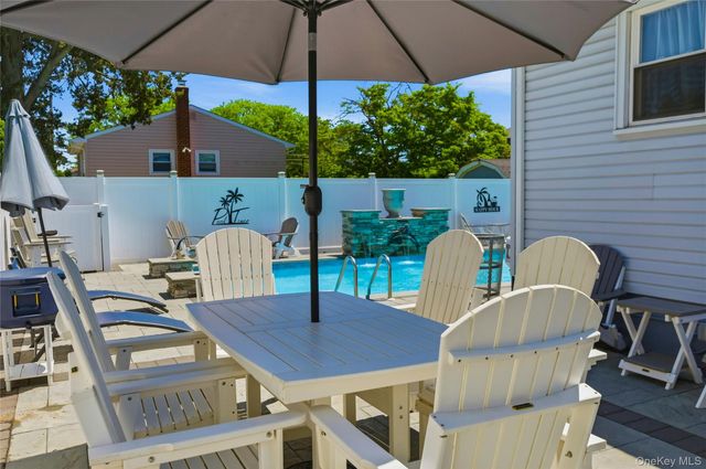 732 S 5th Street, Lindenhurst, NY 11757
