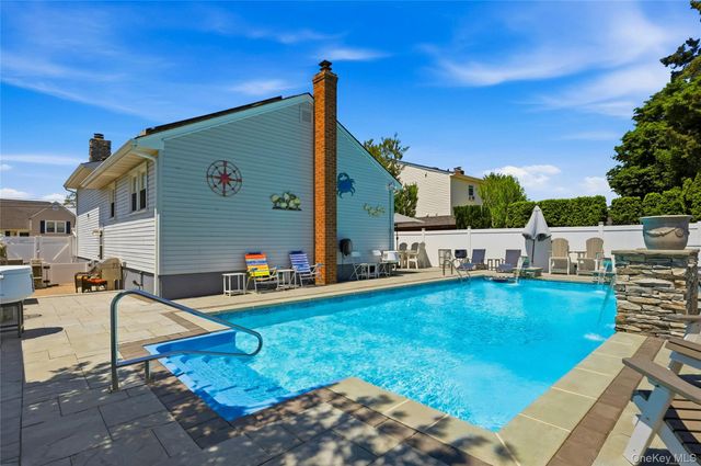732 S 5th Street, Lindenhurst, NY 11757