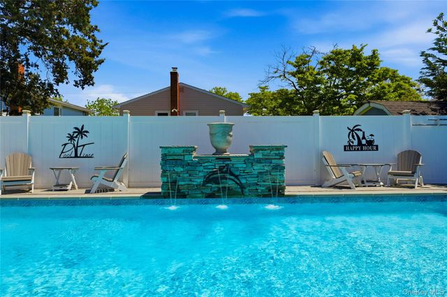 732 S 5th Street, Lindenhurst, NY 11757
