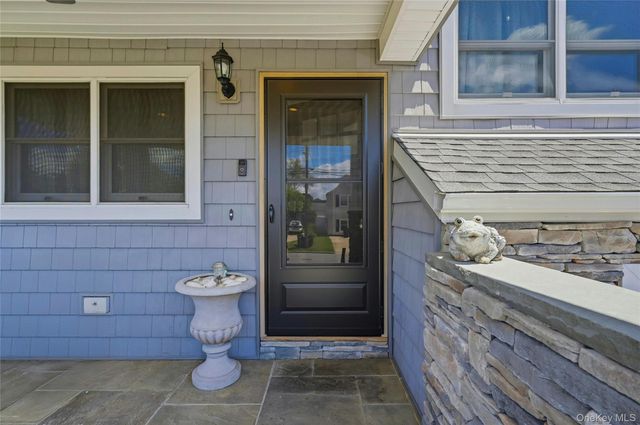 732 S 5th Street, Lindenhurst, NY 11757