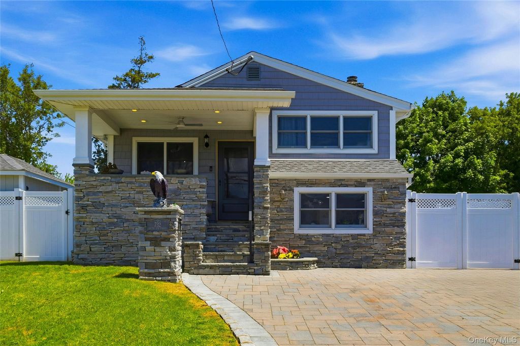 732 S 5th Street, Lindenhurst, NY 11757