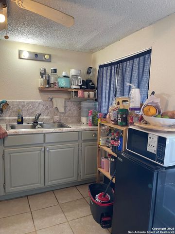 946 W Lynwood, San Antonio, TX 78201