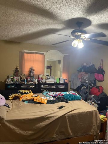946 W Lynwood, San Antonio, TX 78201