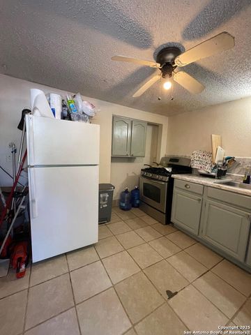 946 W Lynwood, San Antonio, TX 78201