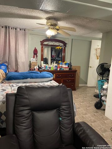 946 W Lynwood, San Antonio, TX 78201