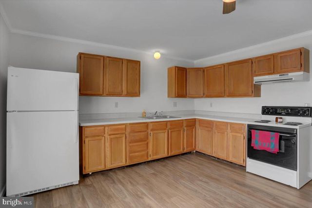 217-219 N LINDEN AVE, Greencastle, PA 17225