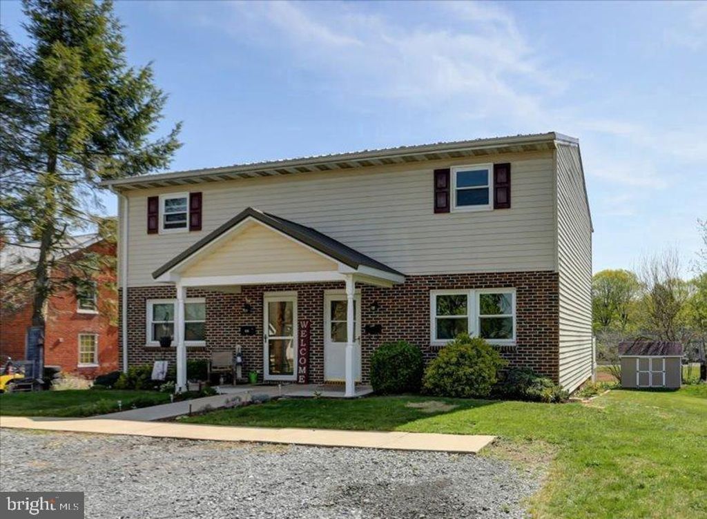 217-219 N LINDEN AVE, Greencastle, PA 17225