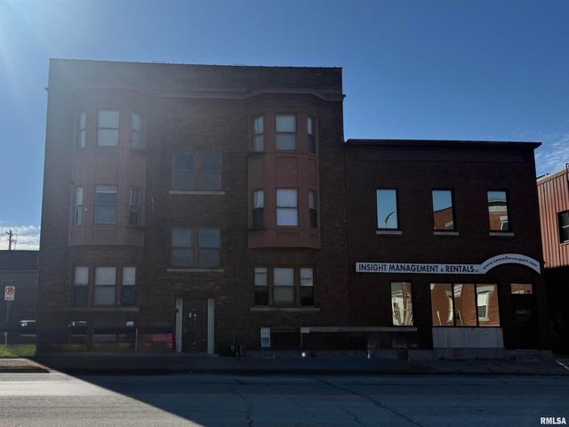 805 W 2ND Street, Davenport, IA 52802