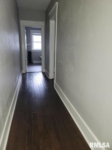 805 W 2ND Street, Davenport, IA 52802