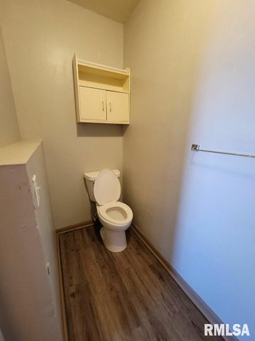 805 W 2ND Street, Davenport, IA 52802