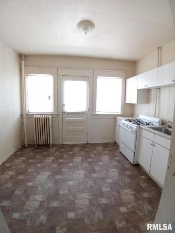 805 W 2ND Street, Davenport, IA 52802