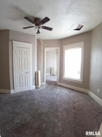 805 W 2ND Street, Davenport, IA 52802