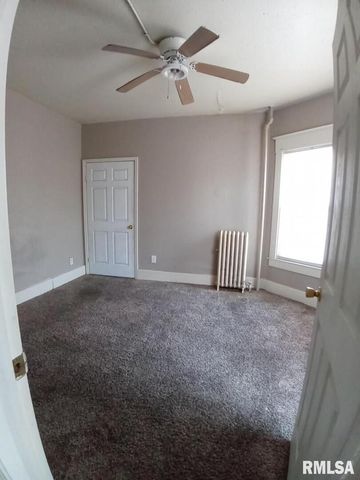 805 W 2ND Street, Davenport, IA 52802