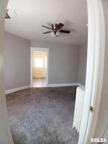 805 W 2ND Street, Davenport, IA 52802