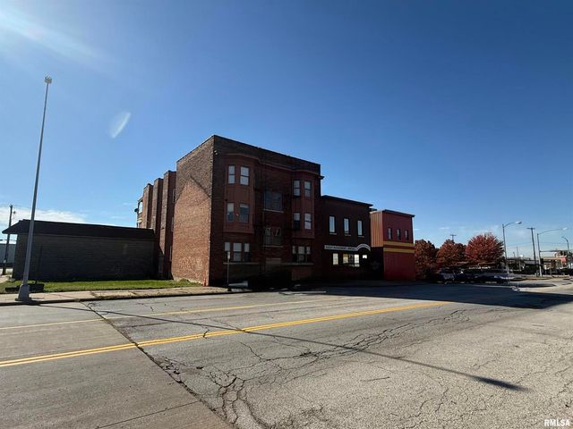 805 W 2ND Street, Davenport, IA 52802