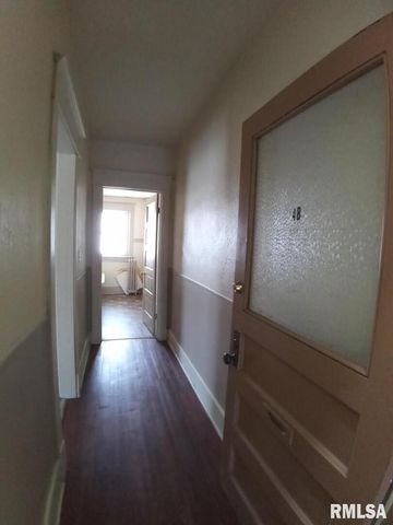 805 W 2ND Street, Davenport, IA 52802