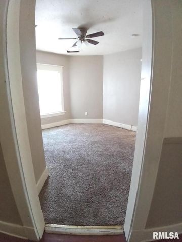 805 W 2ND Street, Davenport, IA 52802