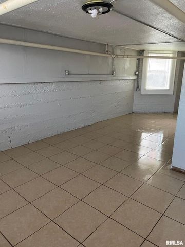 805 W 2ND Street, Davenport, IA 52802