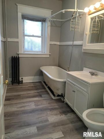 805 W 2ND Street, Davenport, IA 52802