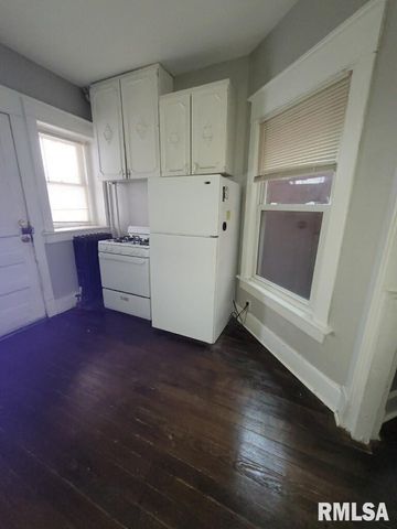 805 W 2ND Street, Davenport, IA 52802