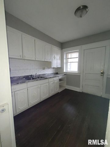 805 W 2ND Street, Davenport, IA 52802