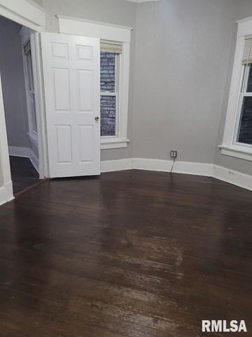 805 W 2ND Street, Davenport, IA 52802