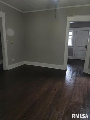 805 W 2ND Street, Davenport, IA 52802