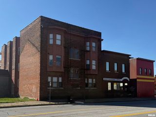 805 W 2ND Street, Davenport, IA 52802