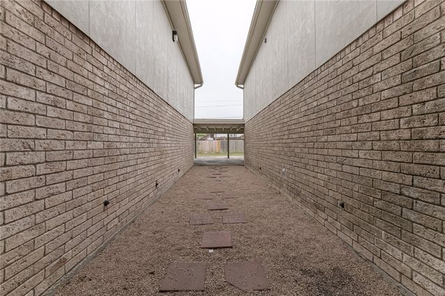 4011 Oak Bay Dr, Corpus Christi, TX 78413