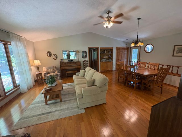 4729 Kenowa Avenue Sw, Jamestown Twp, MI 49418