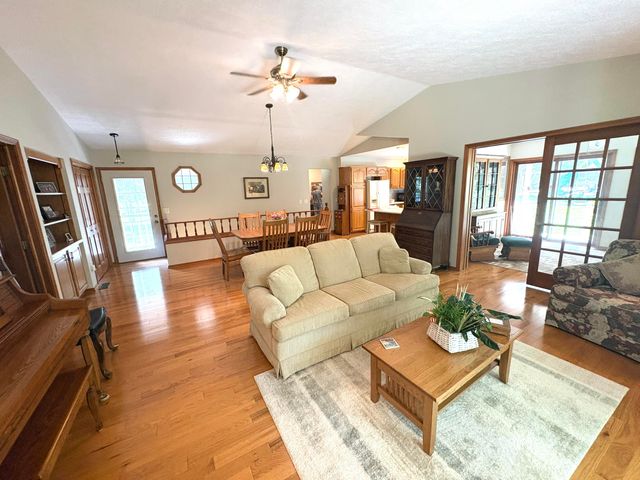 4729 Kenowa Avenue Sw, Jamestown Twp, MI 49418