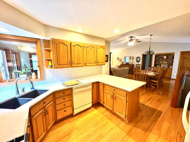 4729 Kenowa Avenue Sw, Jamestown Twp, MI 49418