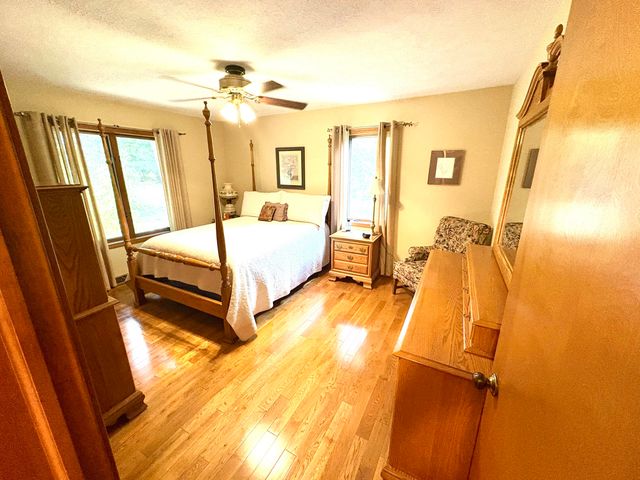 4729 Kenowa Avenue Sw, Jamestown Twp, MI 49418