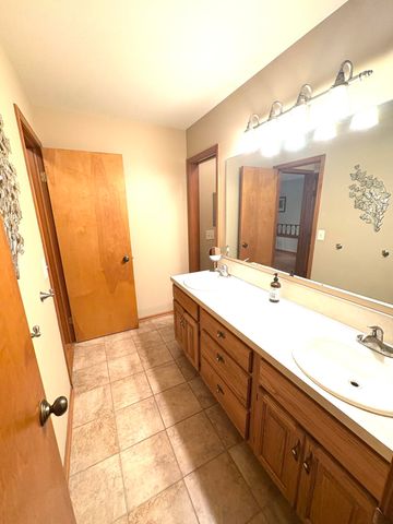4729 Kenowa Avenue Sw, Jamestown Twp, MI 49418