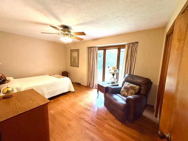 4729 Kenowa Avenue Sw, Jamestown Twp, MI 49418