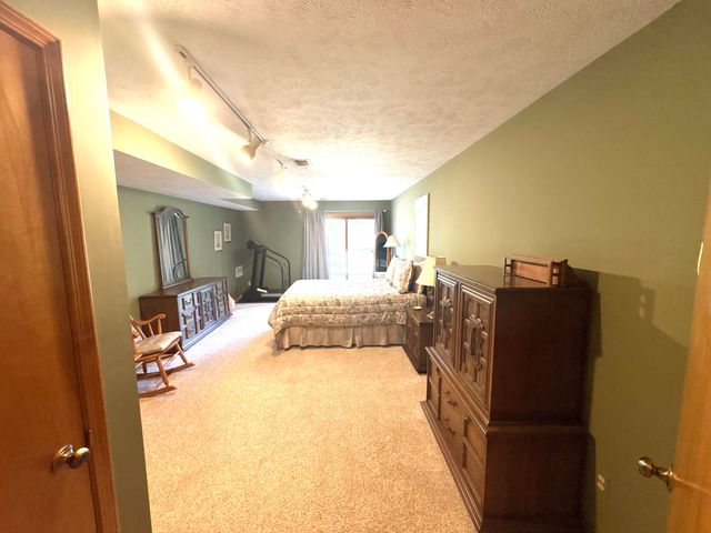 4729 Kenowa Avenue Sw, Jamestown Twp, MI 49418