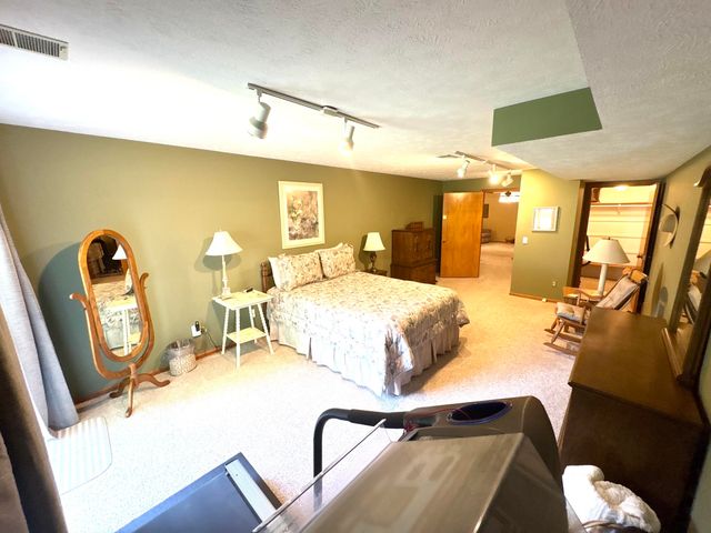 4729 Kenowa Avenue Sw, Jamestown Twp, MI 49418