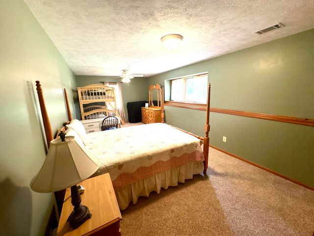 4729 Kenowa Avenue Sw, Jamestown Twp, MI 49418