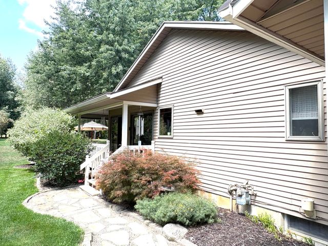 4729 Kenowa Avenue Sw, Jamestown Twp, MI 49418