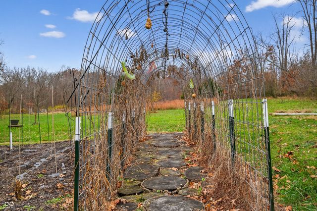 7020 N 400 W, Columbus, IN 47201